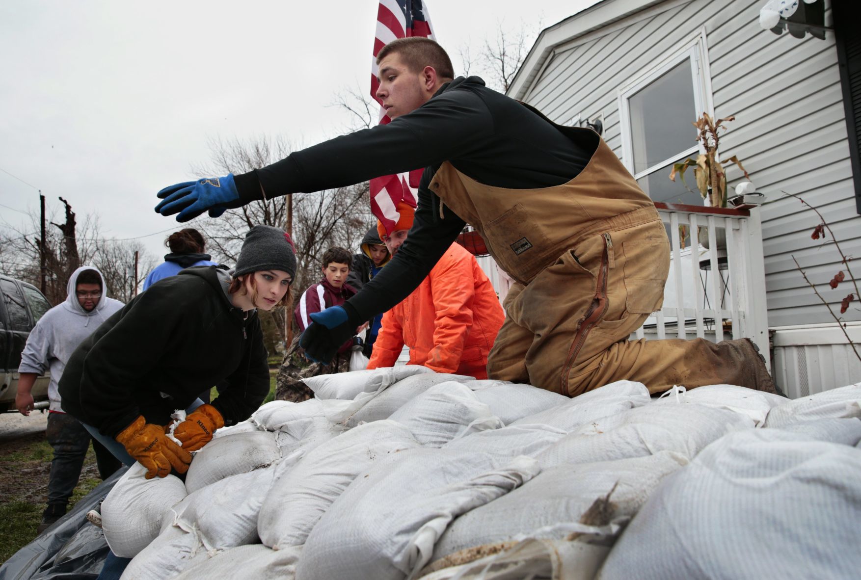 Mississippi River to crest Monday in Clarksville